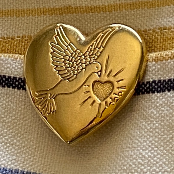 The Variety Club I 1997 Gold Heart Pin I Children's Charity - Picture 4 of 14